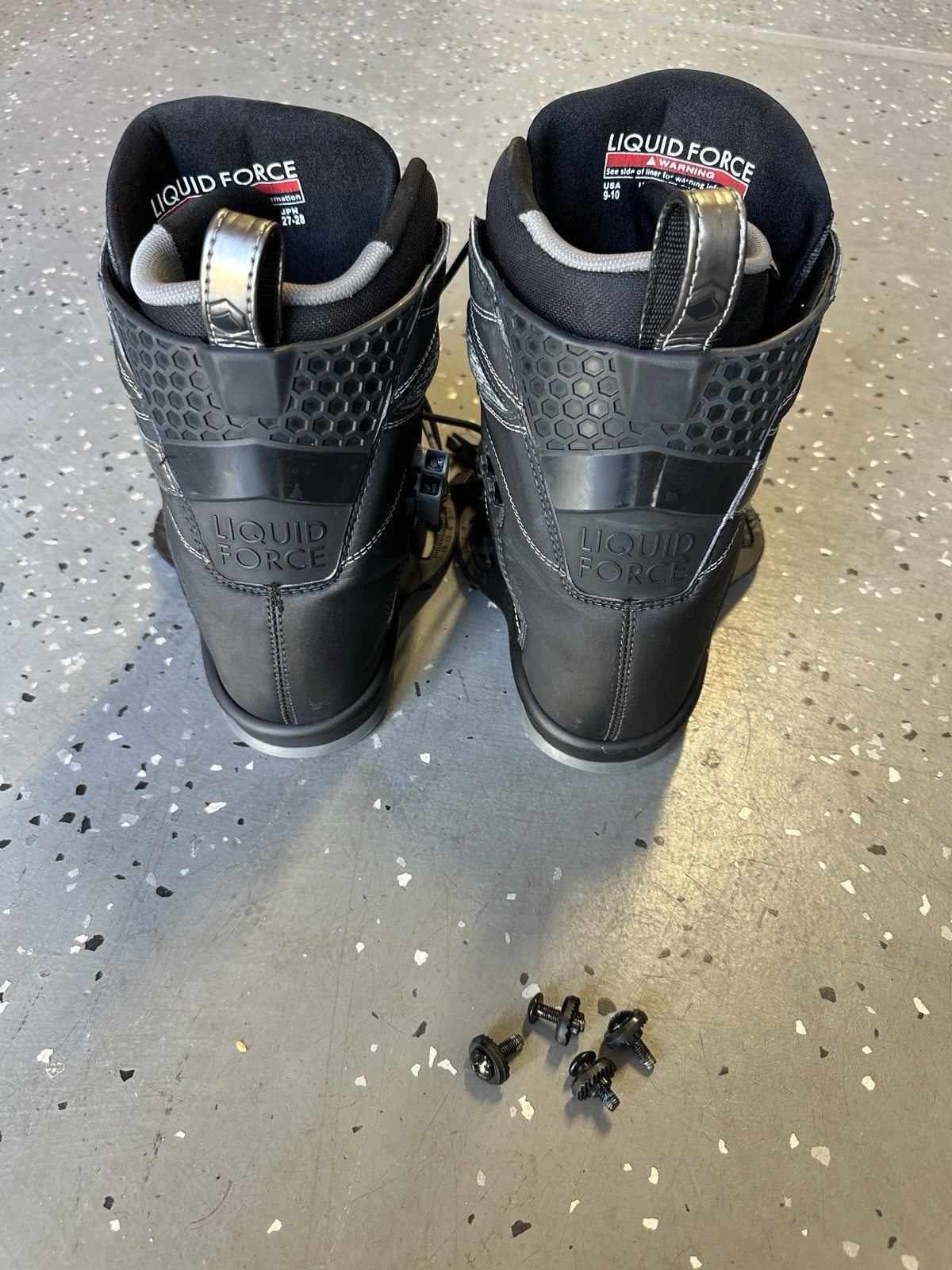 Liquid Force Classic 6X Wakeboard Bindings/Boots Black/Gray Size 9-10