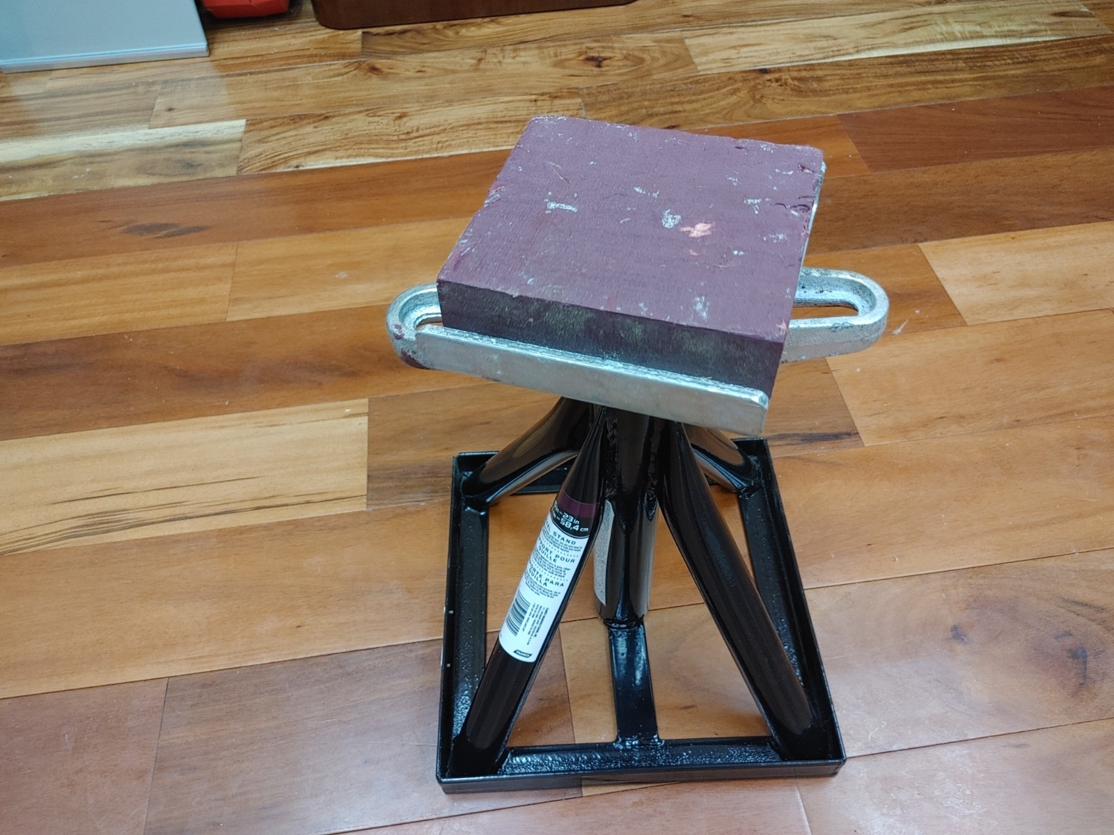 Camco Boat Stands Stackable V-Top Boat Keel Stand – Adjustable 15″ to 23″