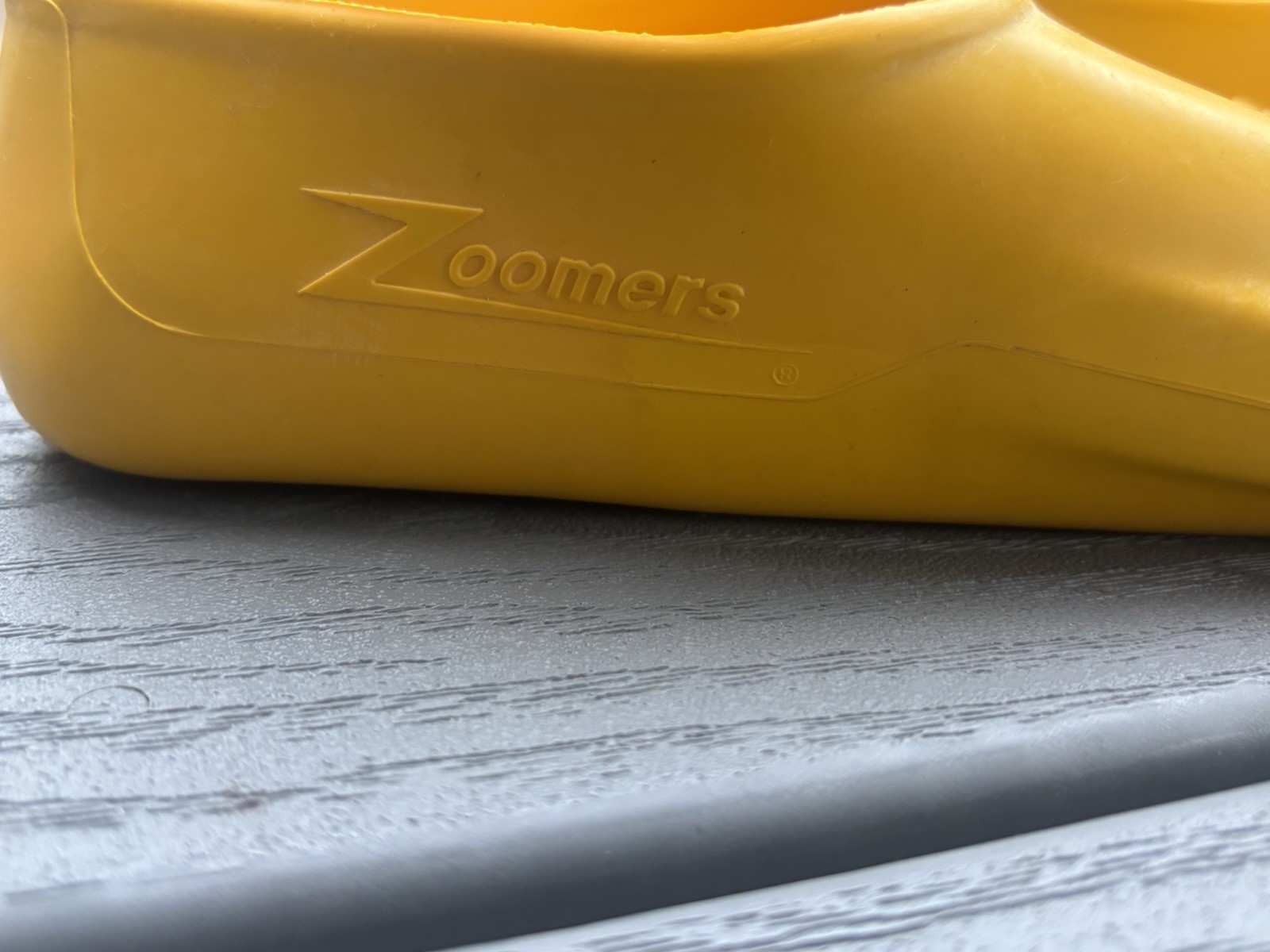 FINIS Zoomers Gold Short Blade Training Fins Female 8 1/2-9 1/2 Male 7 1/2-8 1/2