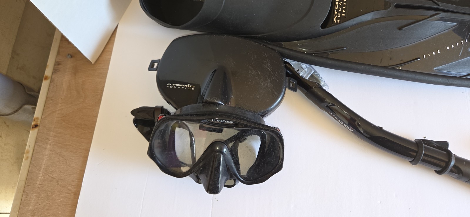 Atomic Aquatics Nature’s Wing Split Fins Black With Diving Mask And Snorkel.