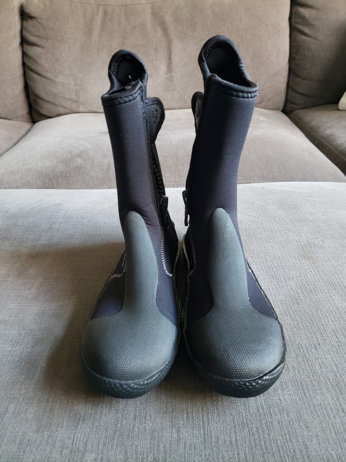 Size 7 – Deep Sea Men’s Scuba Booties Black Zip Up – NEW AND UNUSED!