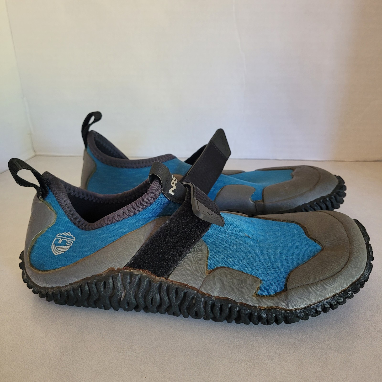 NRS Kicker Womens Water Shoes Size 9 Blue Gray Adjustable Strap Neoprene
