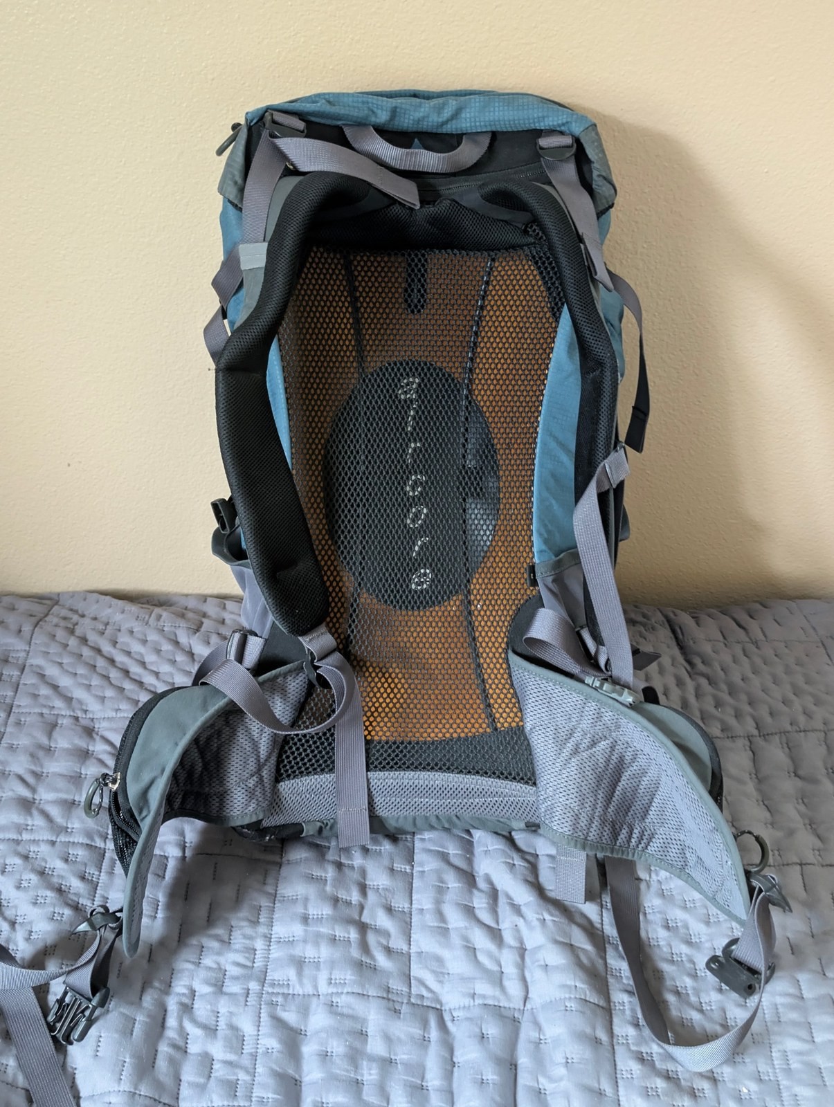 Osprey Stratos 32 Blue Gray Hiking Backpack AirSpeed Mesh Ventilated Daypack