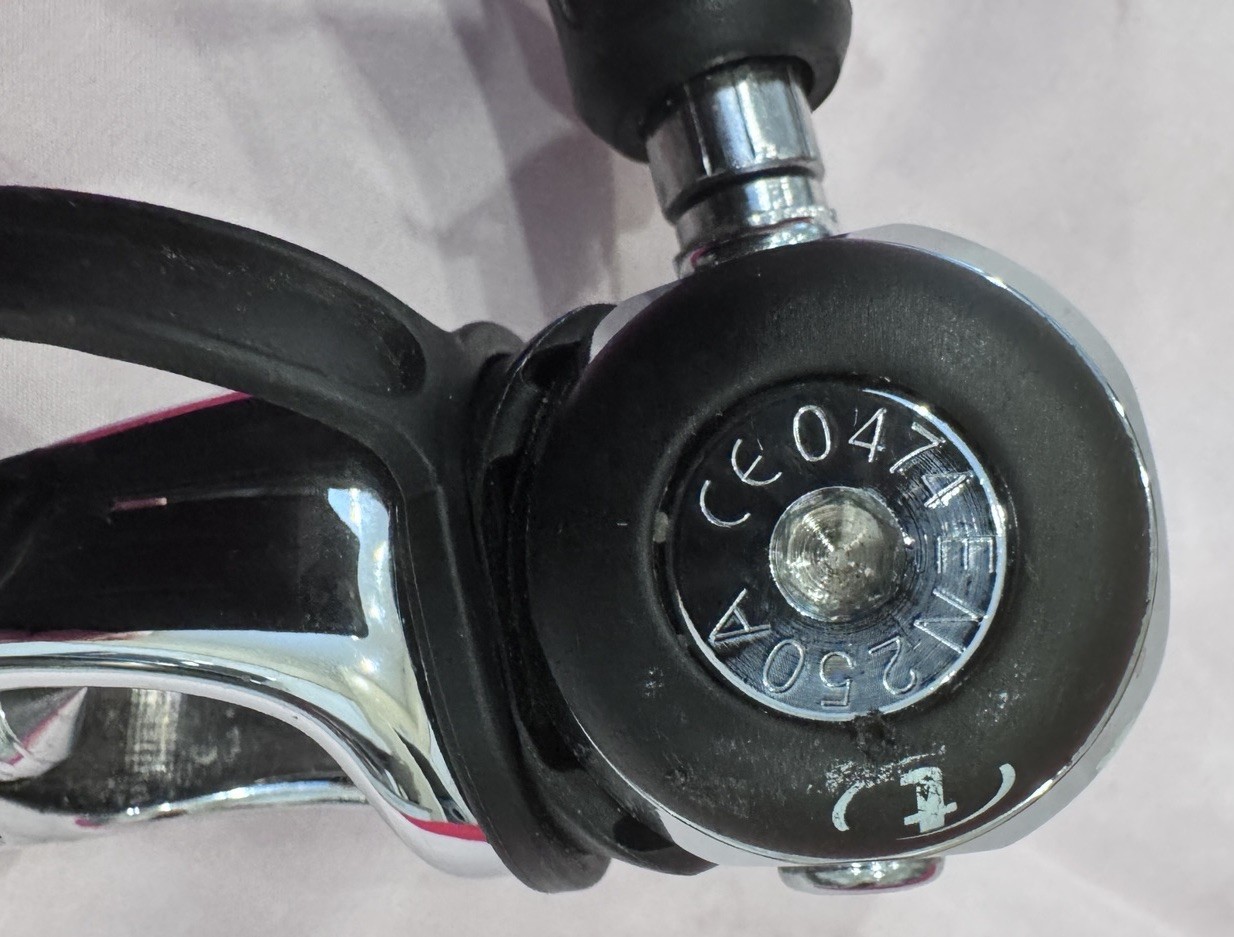 SCUBA TUSA S1001 FIRST AND SECOND STAGE REGULATOR LOOKS LIKE NEVER WET!