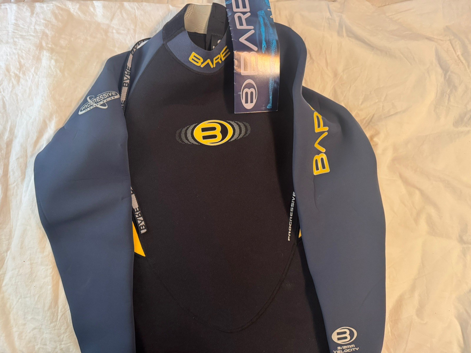 BARE velocity Full Length Wetsuit Men’s large Short 2/3mm Progressive Stretch