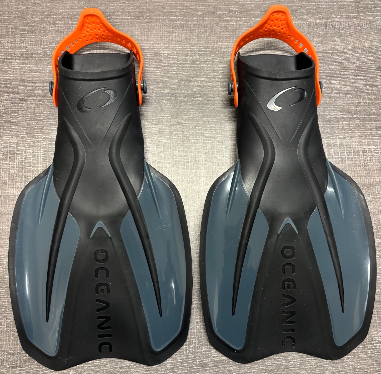 Adult Oceanic Snorkeling Set (Gray) – Size Men’s 9-13/Women’s 10-14 (Lot #134)