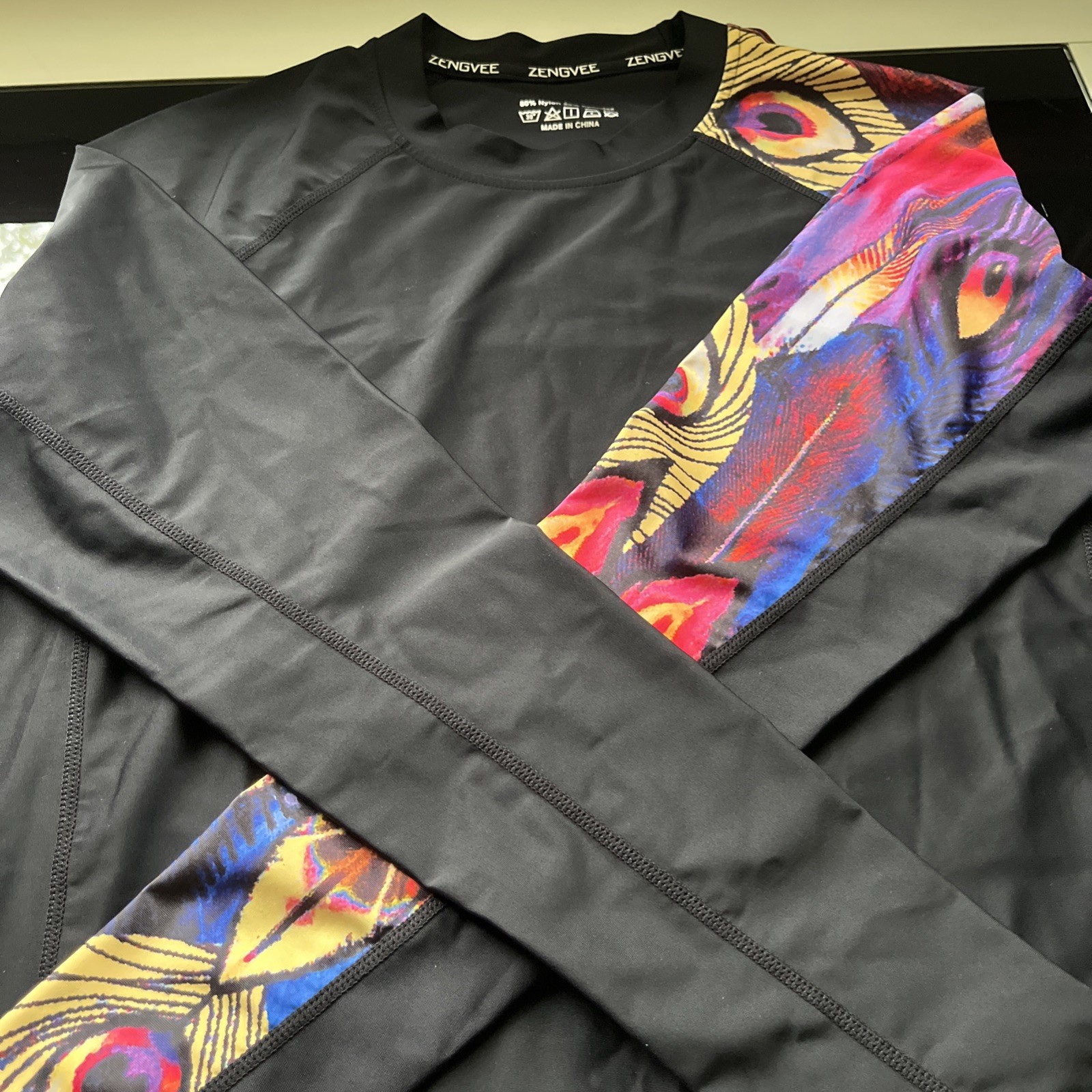 Rash Guard Men’s Size Large Long Sleeve Peacock Feather Pattern Sleeve
